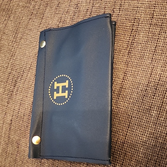 New Leather Navy/Gold H Tissue Cover - Picture 5 of 12